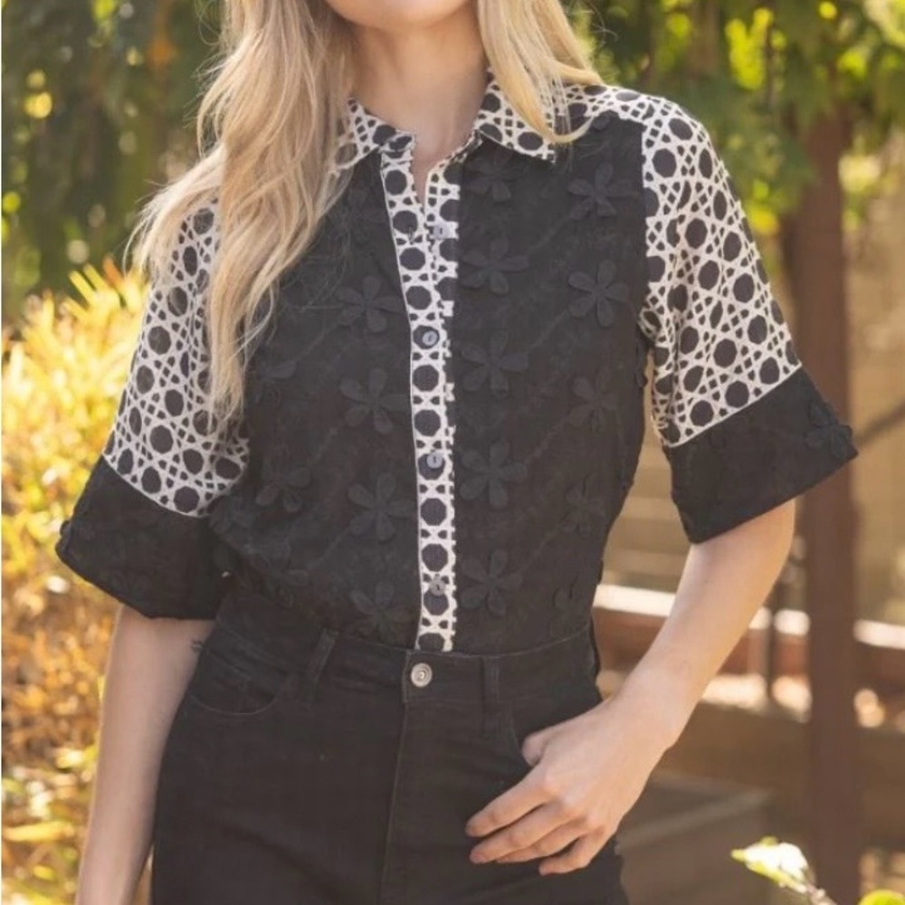 VOY Sz S Textured Contrast Floral Embroidered Button Down Shirt Collar Tailored